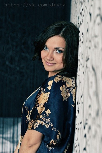 Kimono satin femme : l'élégance noire à petit prix